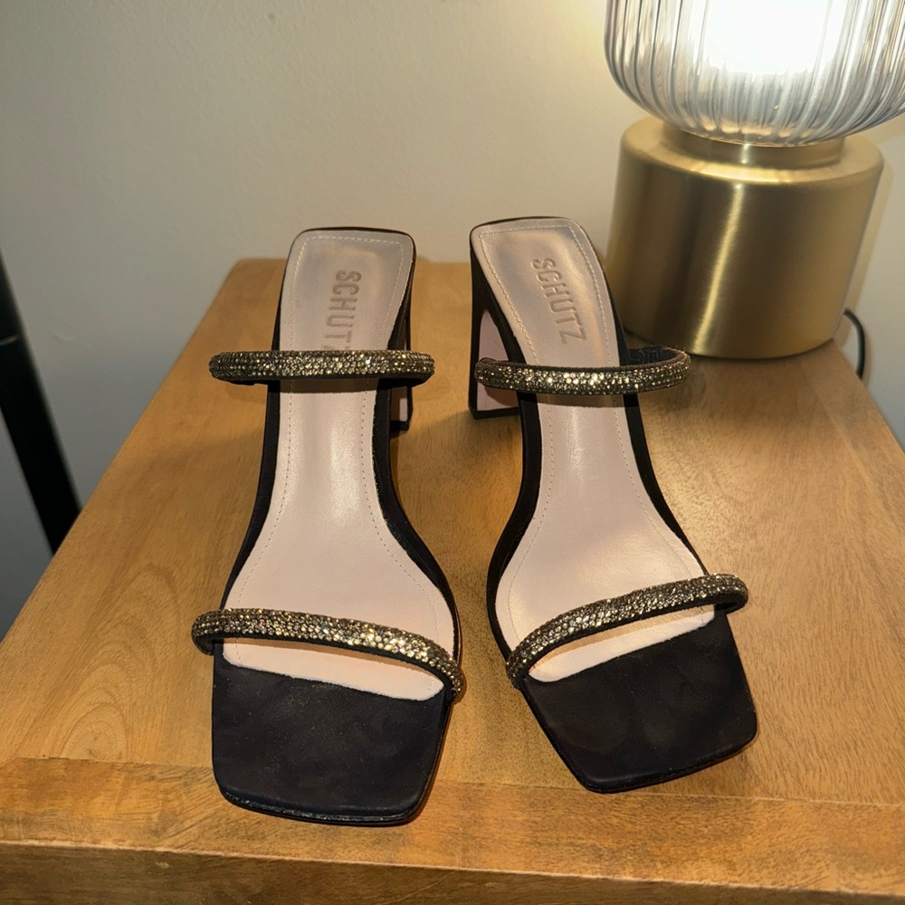 SCHUTZ Black Heels with Elegant Design